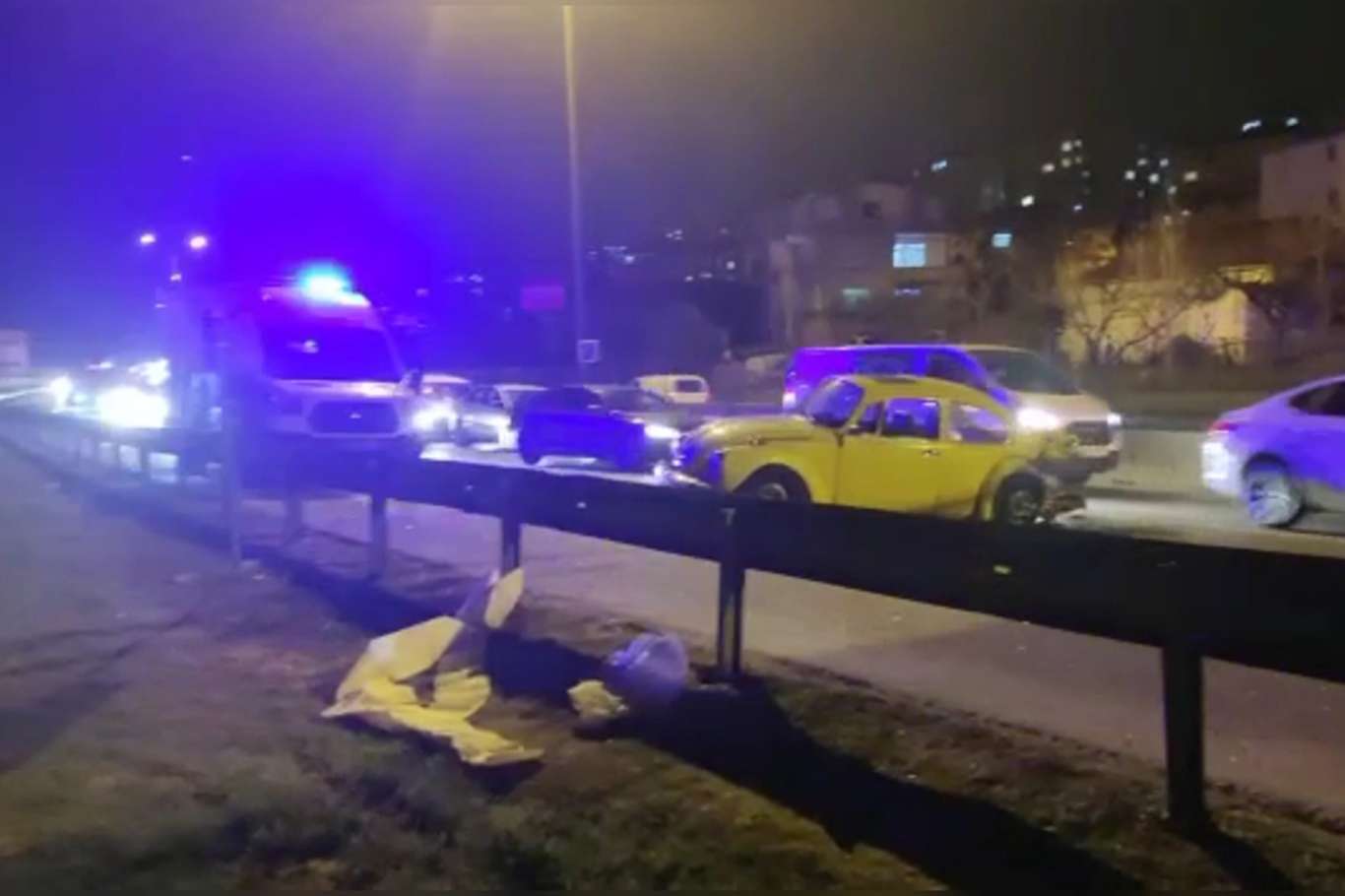 Kartal'da zincirleme kaza: 1'i ağır 5 yaralı Kartal'da zincirleme kaza: 1'i ağır 5 yaralı